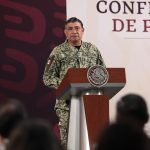 El secretario de Defensa, Luis Cresencio Sandoval, participa durante una conferencia de prensa matutina del presidente de México, Andrés Manuel López Obrador, este martes en Palacio Nacional de la Ciudad de México (México). EFE/ José Méndez