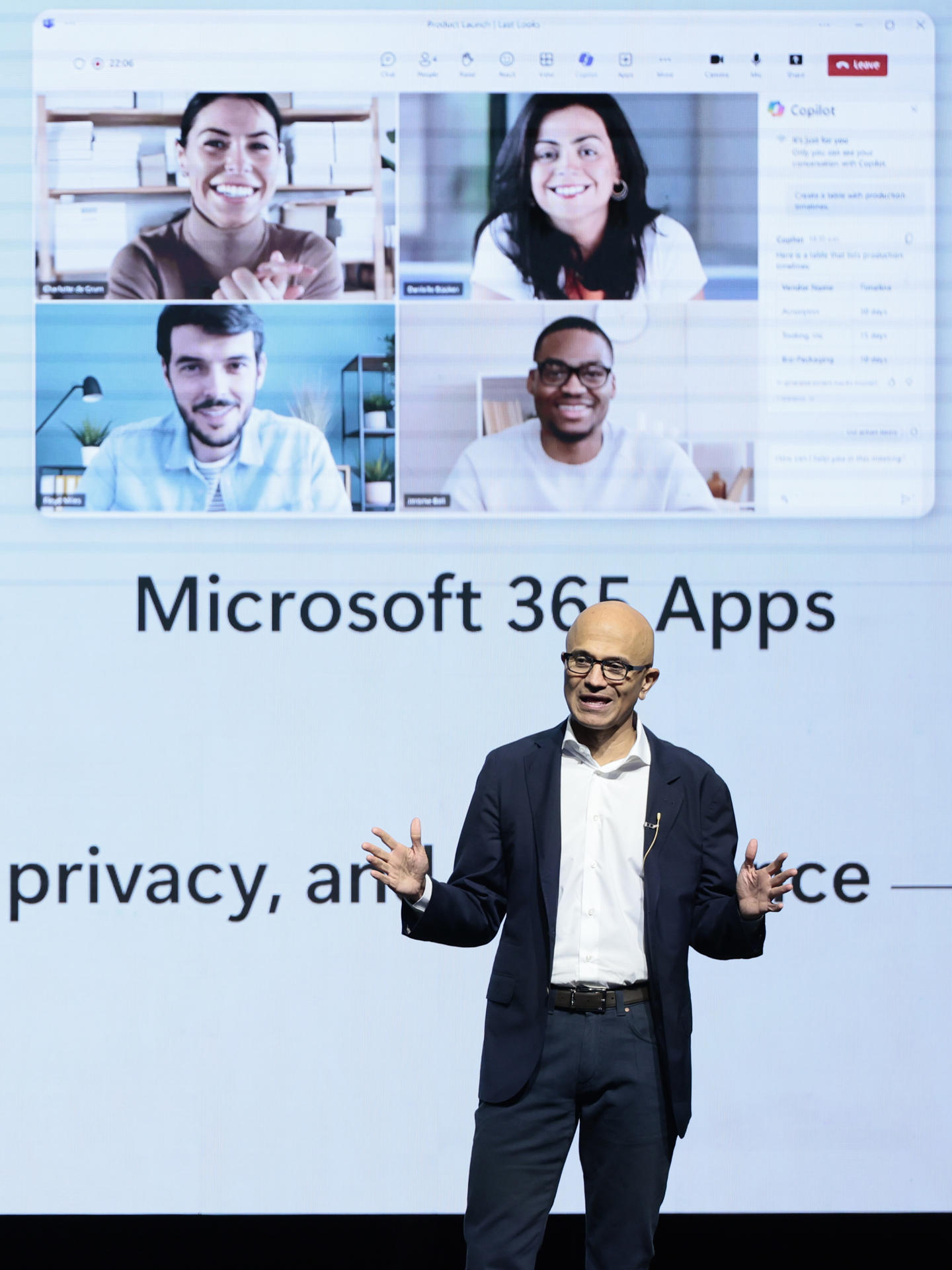 El presidente y director general de Microsoft, Satya Nadella, habla durante el foro 'Iniciativa Nacional de Habilidades en Inteligencia Artificial' este martes, celebrado en la Ciudad de México (México). EFE/ José Méndez
