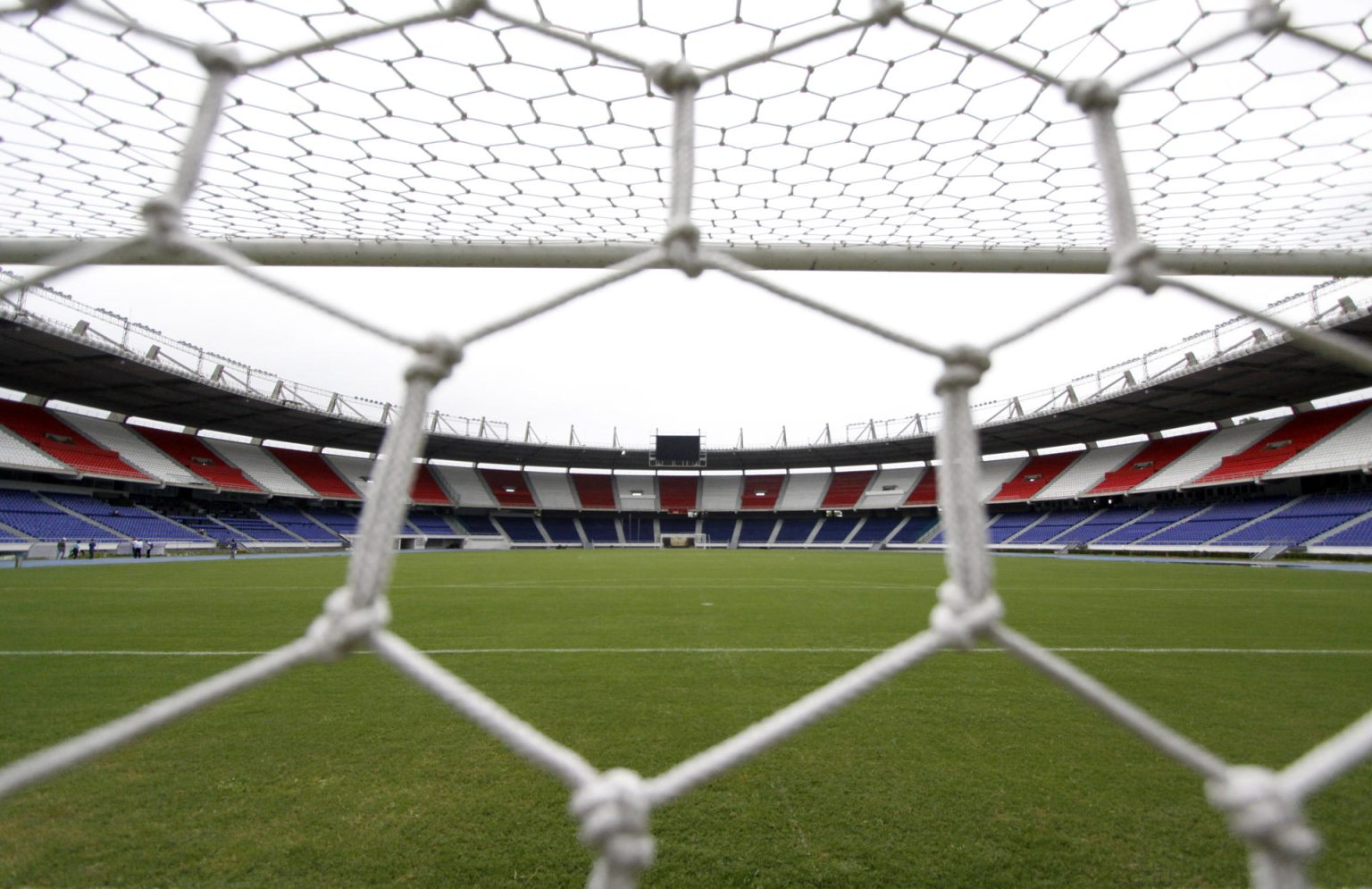 Fotografía de archivo del estadio Metropolitano Roberto Meléndez de Barranquilla, donde la selección de Colombia derrotó este martes por 2-1 a la de Argentina, un resultado que se repite después de 31 años. EFE/RICARDO MALDONADO