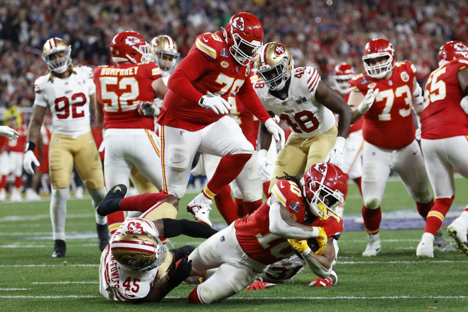 El Jugador de los San Francisco 49ers, Demetrius Flannigan-Fowles (I), en una imagen de archivo. EFE/EPA/JOHN G. MABANGLO