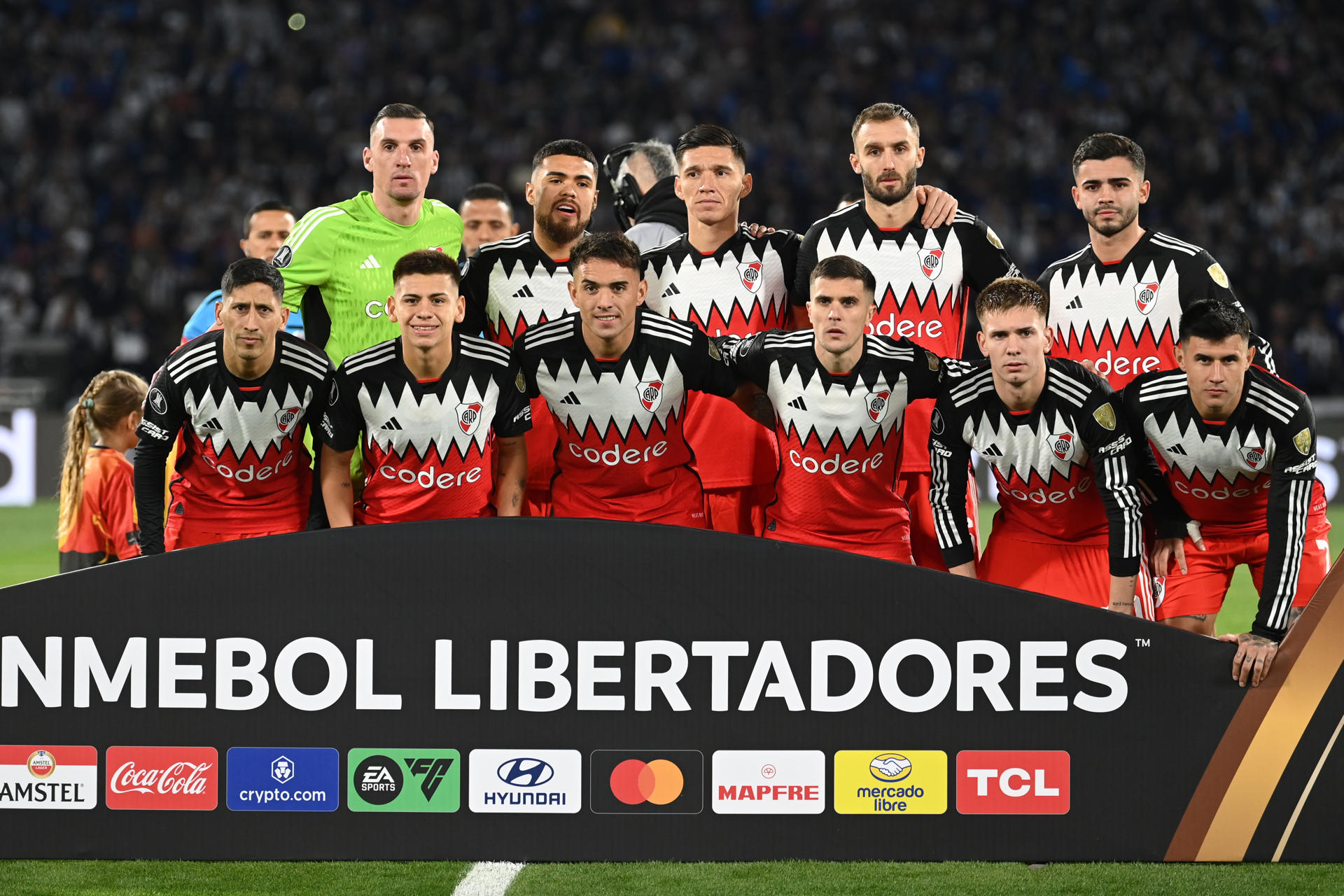 Fotografía de archivo tomada a la plantilla de River Plate en Copa Libertadores, cuya fase de cuartos de final comienza para el equipo argentino este martes en Santiago de Chile, la casa de Colo Colo. EFE/ Ariel Alejandro Carreras
