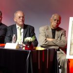 El director del Instituto Cervantes, Luis García Montero (i), el cónsul general de España en Puerto Rico, Josep María Bosch (c), y el escritor puertorriqueño, Luis Rafael Sánchez, asisten a un acto celebrado en el teatro del Recinto de Río Piedras de la Universidad de Puerto Rico (UPR) este jueves, en San Juan (Puerto Rico). EFE/ Thais Llorca