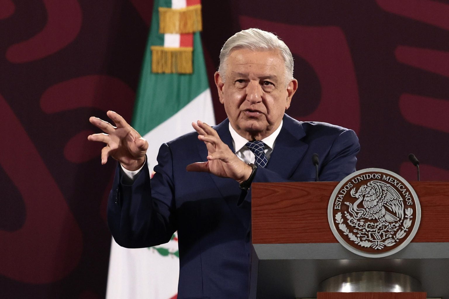 El presidente de México, Andrés Manuel López Obrador, participa este jueves, durante su conferencia de prensa matutina  en Palacio Nacional de la Ciudad de México (México). EFE/ José Méndez