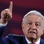 El presidente de México, Andrés Manuel López Obrador, habla durante su rueda de prensa matutina en el Palacio Nacional, este viernes en Ciudad de México (México). EFE/Sáshenka Gutiérrez