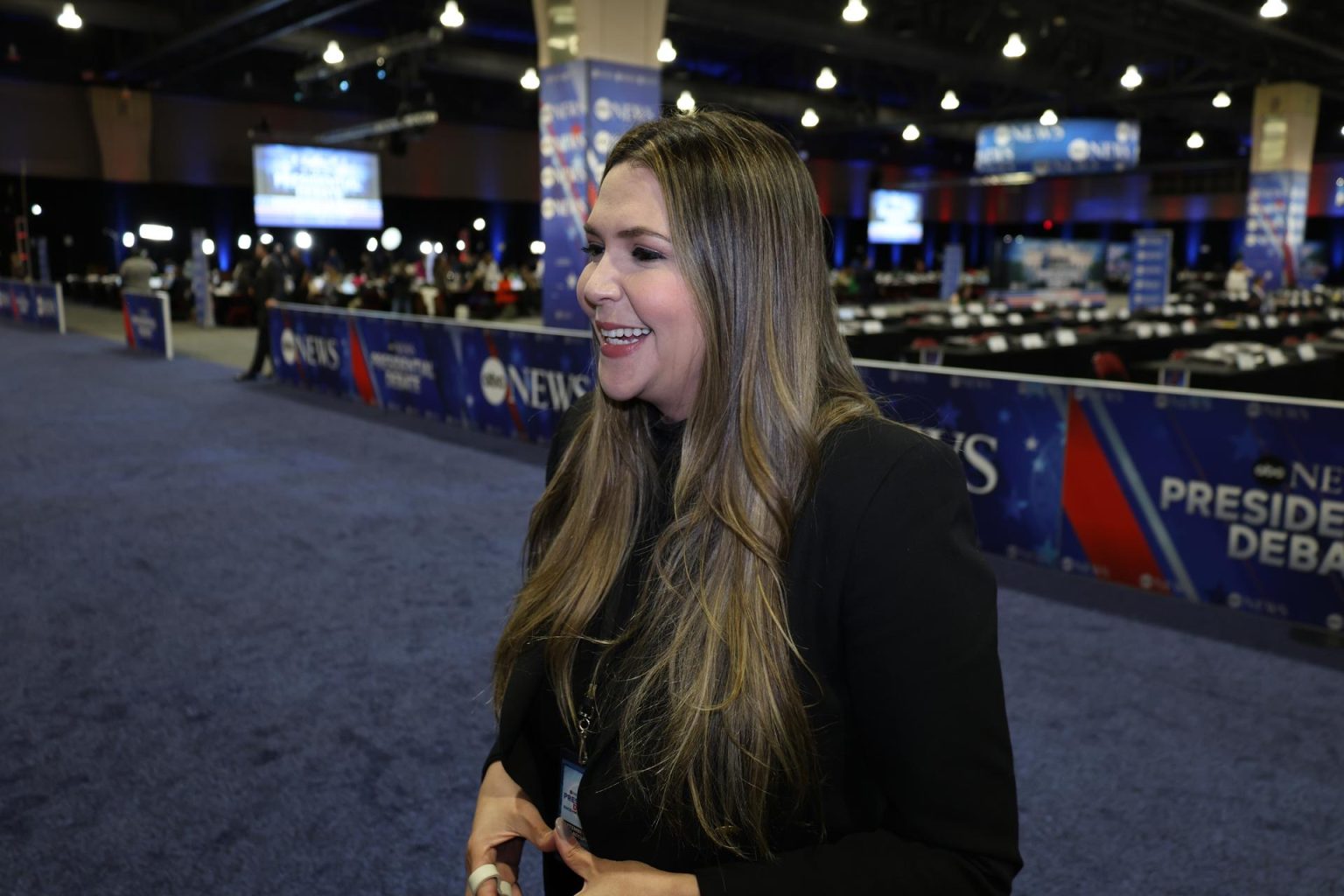 La directora de medios de la campaña Harris-Walz, María Carolina Casado, habla con EFE durante una entrevista este martes, en el centro de convenciones de Filadelfia en Pensilvania (EE. UU). EFE/Octavio Guzmán