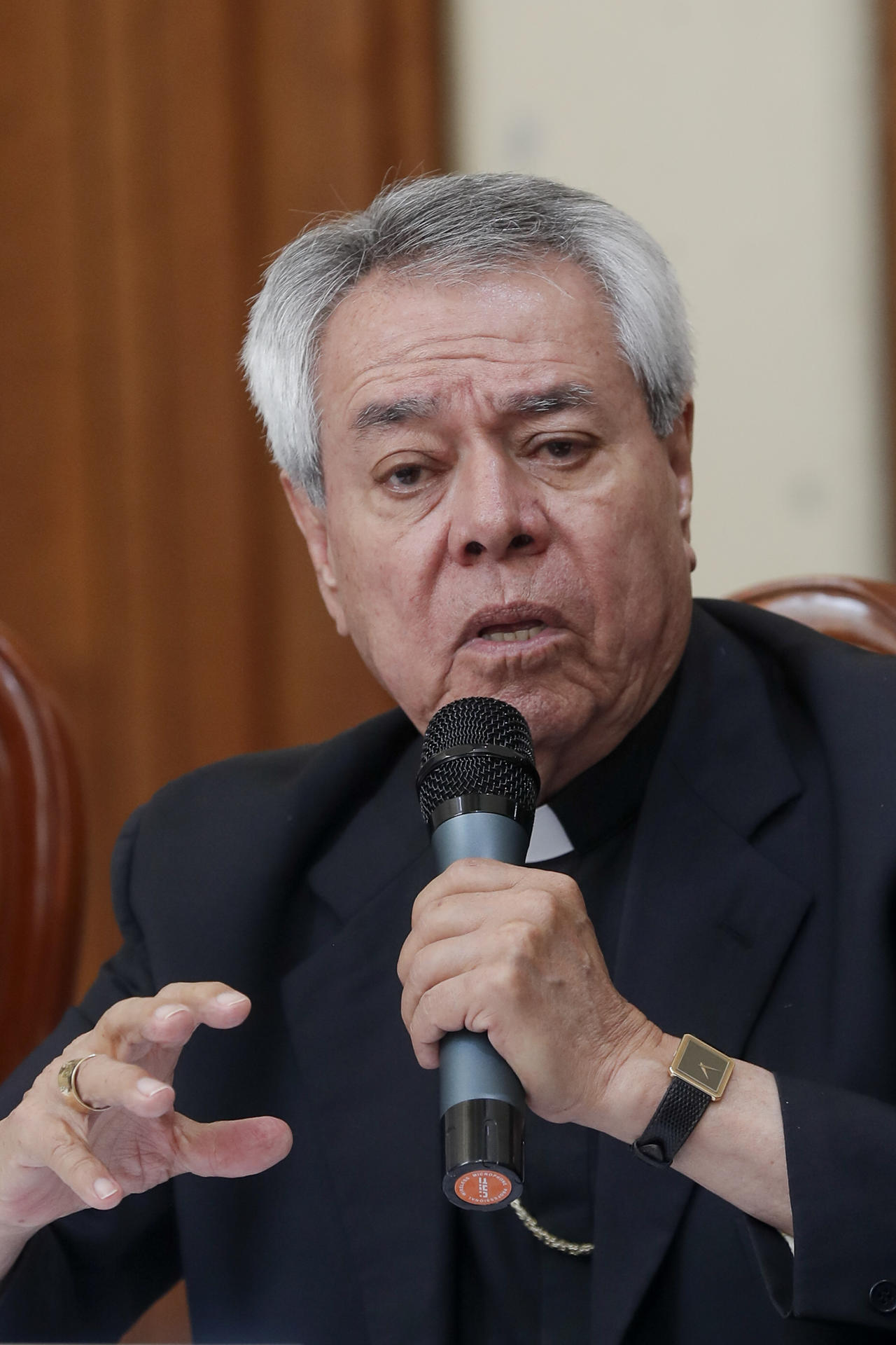 El responsable de la Dimensión Pastoral Educativa del Episcopado Mexicano, Alfonso Cortés Contreras, habla durante una rueda de prensa este martes, en la Ciudad de México (México). EFE/ Isaac Esquivel
