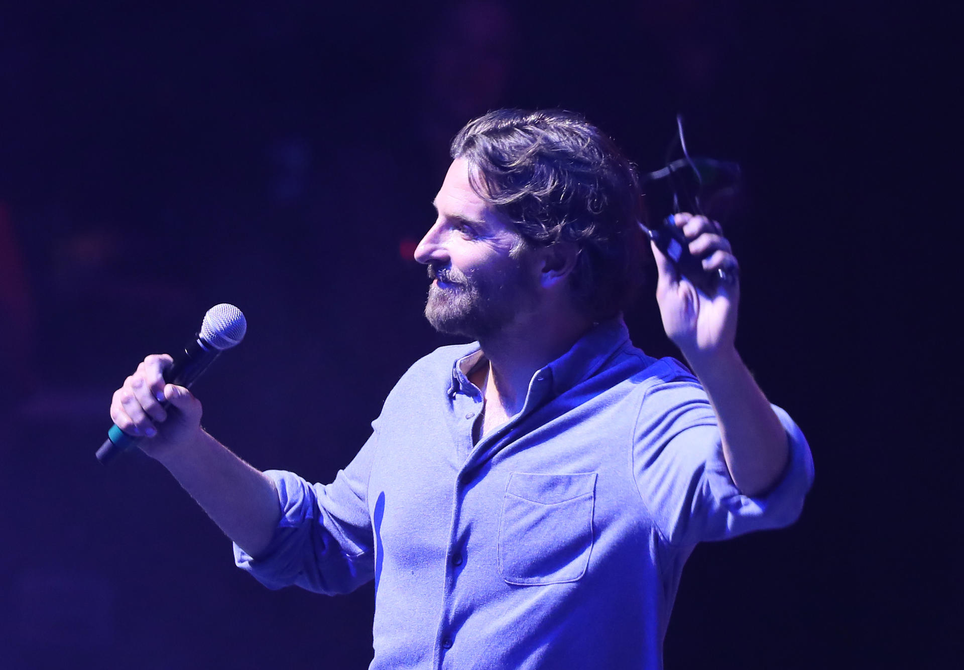 El actor estadounidense Bradley Cooper, participa este viernes en el foro "México SIglo XXI", que se lleva a cabo en el Auditorio Nacional, en la Ciudad de México (México). EFE/Mario Guzmán
