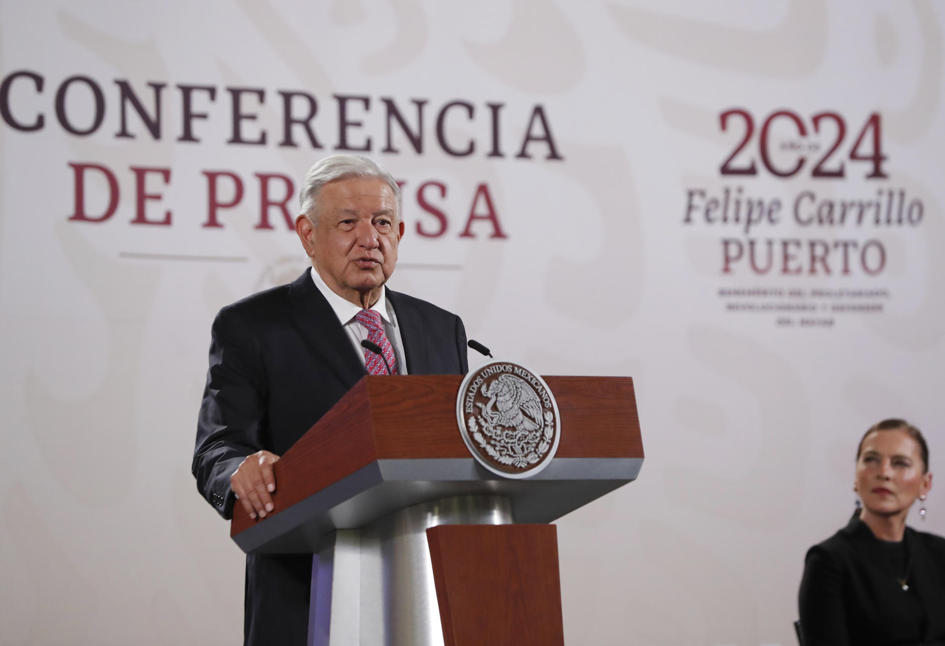 El presidente de México, Andrés Manuel López Obrador, participa este miércoles durante una rueda de prensa matutina en Palacio Nacional de la Ciudad de México (México). EFE/ Mario Guzmán
