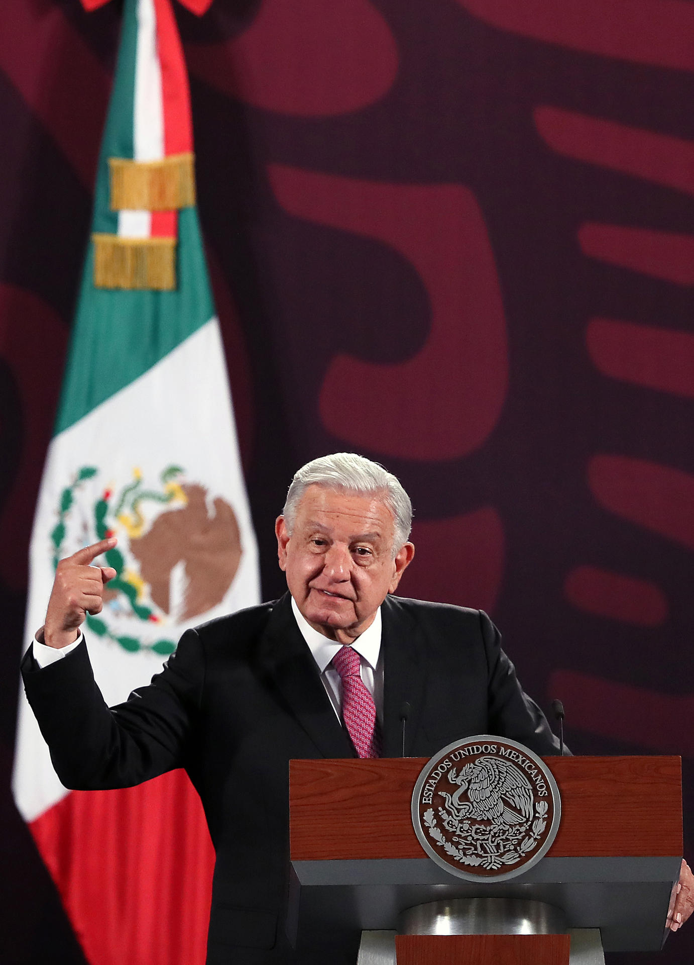 El presidente de México, Andrés Manuel López Obrador, participa durante su conferencia de prensa matutina este miércoles, en Palacio Nacional en la Ciudad de México (México). EFE/Mario Guzmán
