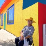 La haitiana Yolande Fertil, de 75 años posa en el barrio la Pequeña Haití este viernes en Miami  (EE.UU.). EFE/ Ivonne Malaver