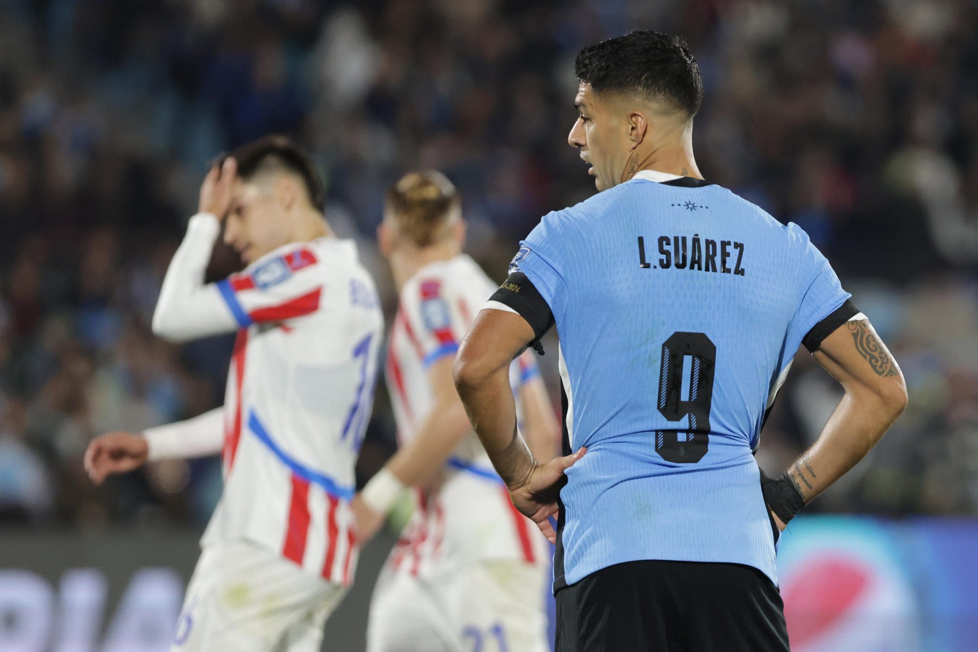 Luis Suárez, delantero y capitán de Uruguay, fue registrado este viernes, 6 de septiembre, durante un partido contra Paraguay por la fecha 7 de las eliminatorias suramericanas al Mundial FIFA de 2026, en el estadio Centenario en Montevideo (Uruguay). EFE/Gastón Britos
