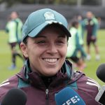 La directora técnica de México, Ana Galindo, habla con medios en una jornada de entrenamiento este martes, en Bogotá (Colombia). EFE/ Carlos Ortega