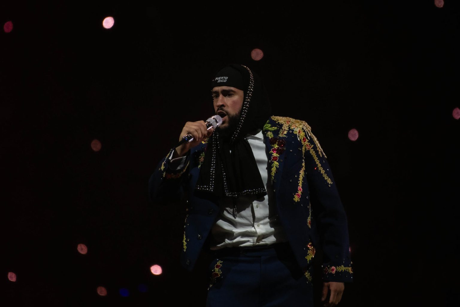 Fotografía de archivo donde aparece Bad Bunny en su concierto de cierre de la gira Most Wanted Tour,en el coliseo de Puerto Rico, en San Juan (Puerto Rico). EFE/Enid M. Salgado Mercado