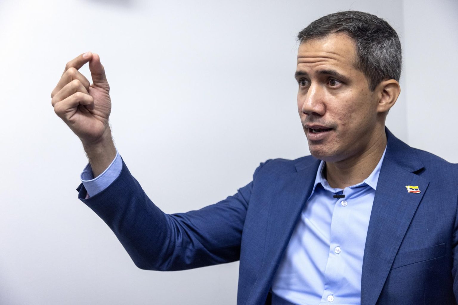 Fotografía del 12 de julio de 2023 del ex presidente interino de Venezuela , Juan Guaido, hablando en entrevista en Miami, Florida, (Estados Unidos). EFE/EPA/ Cristobal Herrera- Ulashkevich