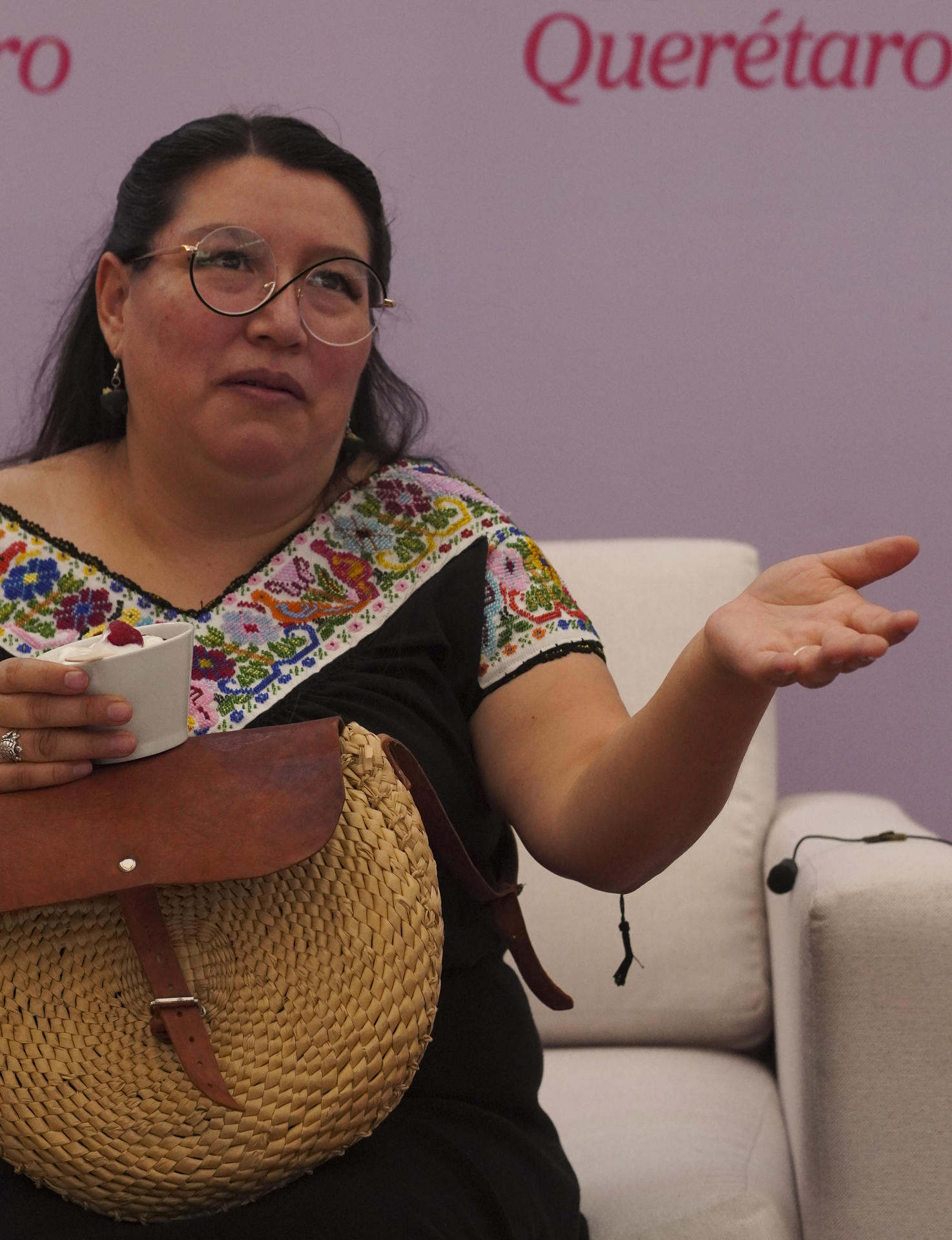 La lingüista y escritora mexicana Yásnaya Aguilar habla durante una entrevista con EFE, este lunes en la ciudad de Querétaro, Querétaro (México).  EFE/Sergio Adrián Ángeles
