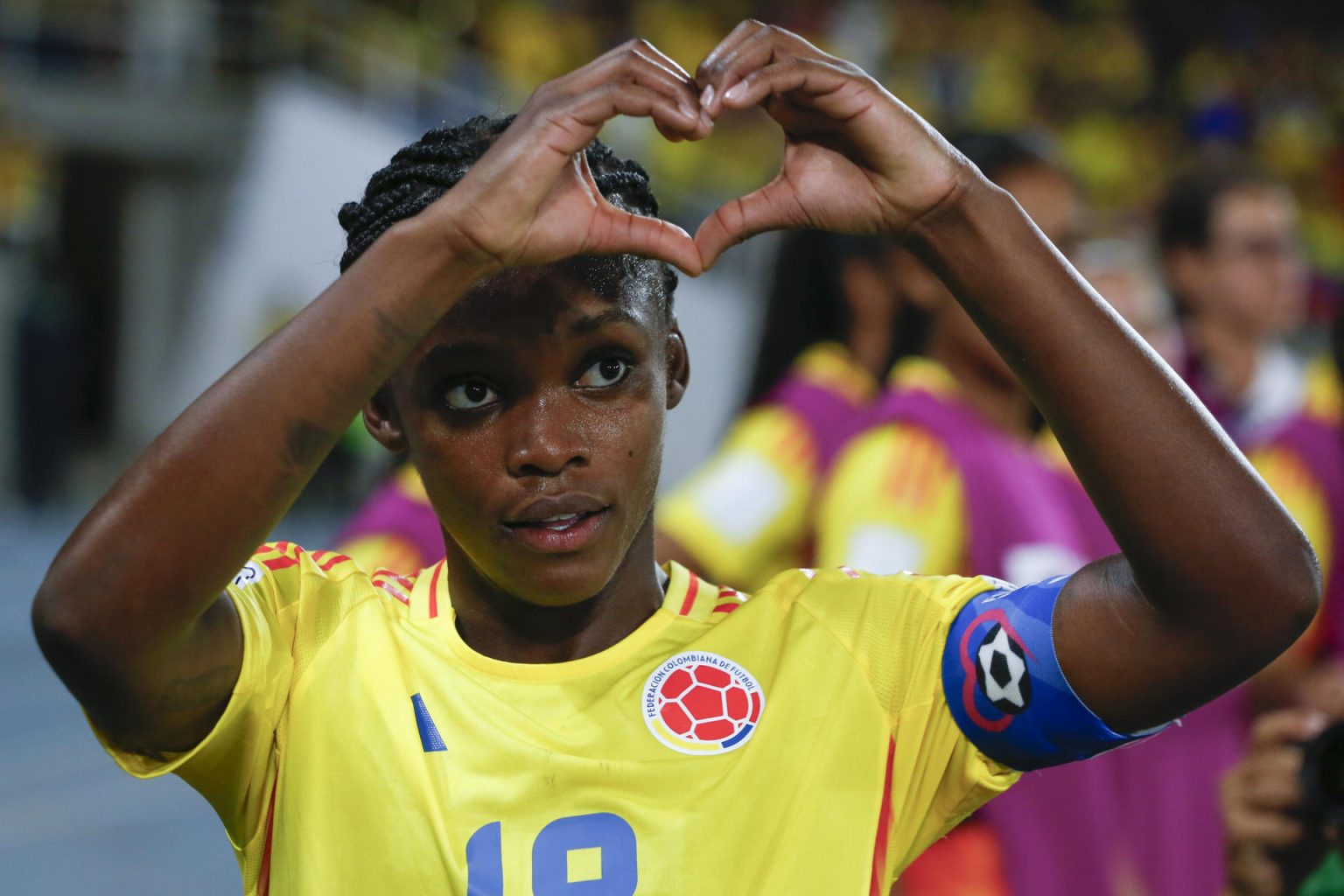 Linda Caicedo, delantera y capitana de Colombia, fue registrada este miércoles, 11 de septiembre, al celebrar un gol que le anotó a Corea del Sur, durante un partido de los octavos de final del Mundial FIFA femenino sub-20, en el estadio Pascual Guerrero de Cali (Colombia). EFE/Ernesto Guzmán Jr.