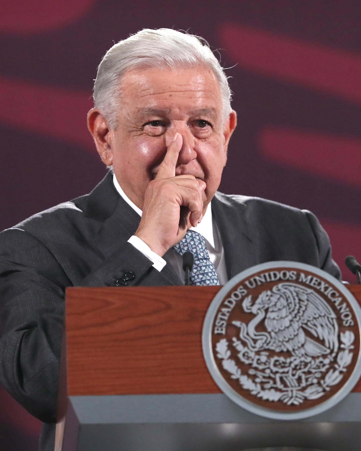 El presidente de México, Andrés Manuel López Obrador, habla durante su conferencia de prensa matutina este martes, en Palacio Nacional en la Ciudad de México (México). EFE/ Mario Guzmán
