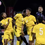 Nicolás Cardona (d) de Puerto Rico, tira a la portería de Aruba durante un partido de la Liga de Naciones de la Concacaf entre Puerto Rico y Aruba. EFE/ Thais Llorca