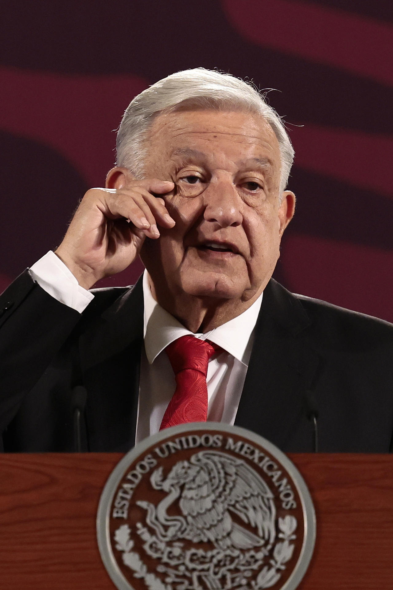 El presidente de México, Andrés Manuel López Obrador, participa durante su conferencia de prensa matutina este miércoles en Palacio Nacional de Ciudad de México (México). EFE/José Méndez
