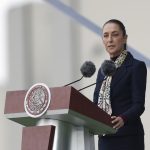 La presidenta electa de México, Claudia Sheinbaum, habla ayer martes durante un mensaje en el Colegio Militar, de la Ciudad de México (México). EFE/ Isaac Esquivel