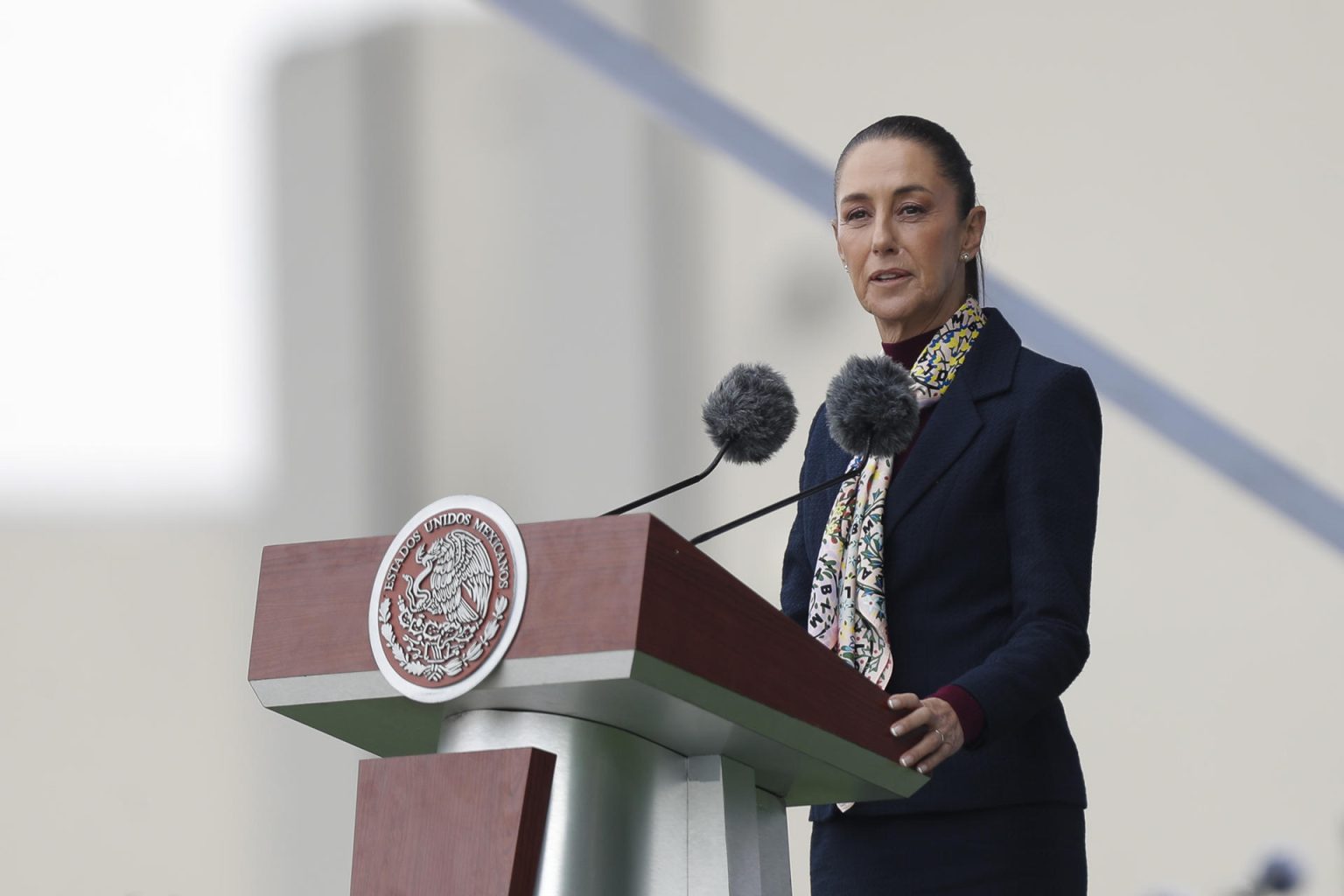 La presidenta electa de México, Claudia Sheinbaum, habla ayer martes durante un mensaje en el Colegio Militar, de la Ciudad de México (México). EFE/ Isaac Esquivel