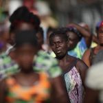 Fotografía de archivo donde aparecen varios haitianos mientras cruzan la frontera en Dajabón (República Dominicana). EFE/ Bienvenido Velasco