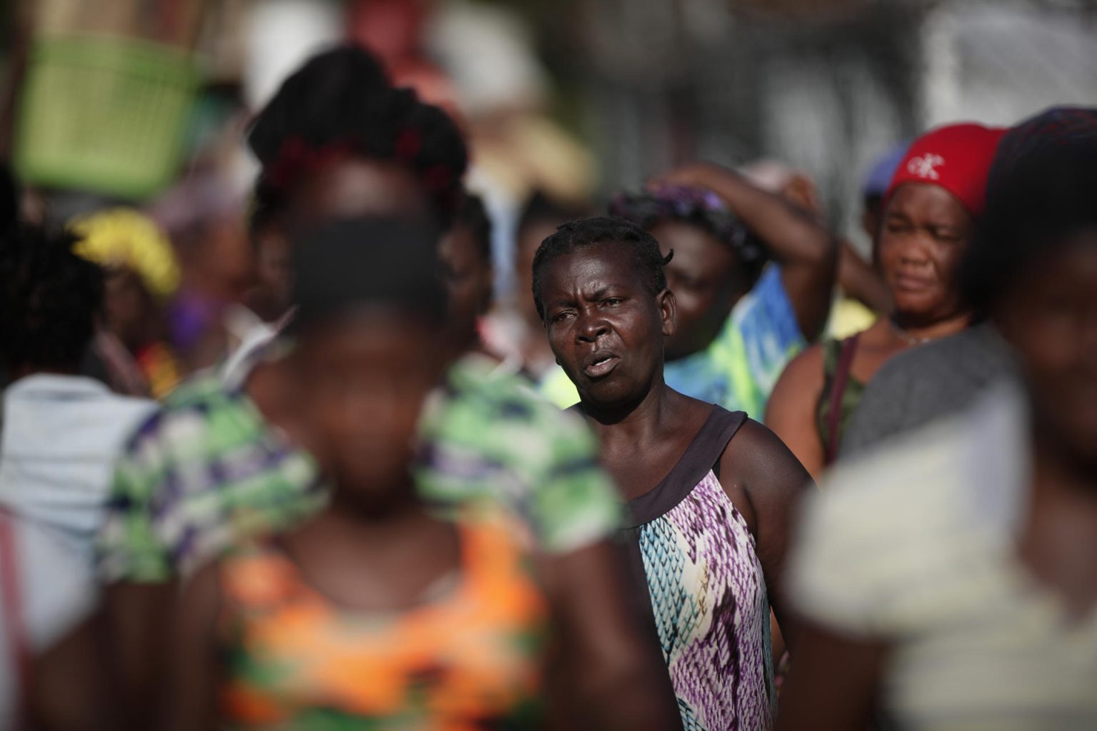 Fotografía de archivo donde aparecen varios haitianos mientras cruzan la frontera en Dajabón (República Dominicana). EFE/ Bienvenido Velasco