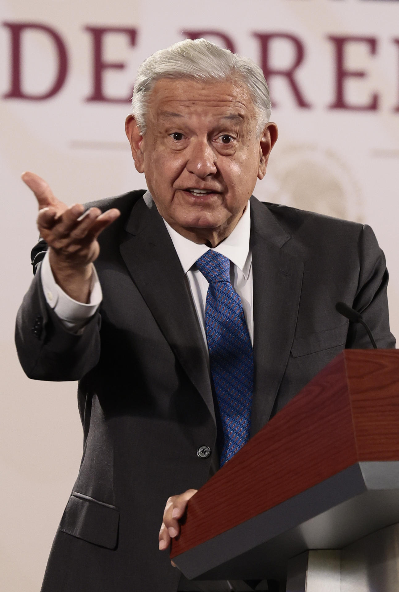 El presidente de México, Andrés Manuel López Obrador, participa durante su conferencia de prensa matutina este viernes en Palacio Nacional de la Ciudad de México (México). EFE/ José Méndez
