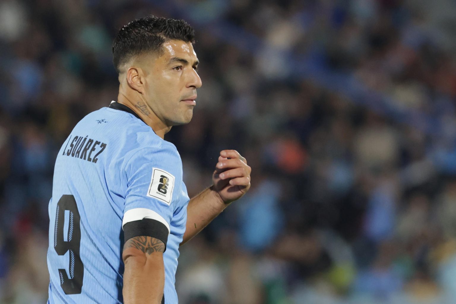 Luis Suárez, delantero y capitán de Uruguay, fue registrado este viernes, 6 de septiembre, durante un partido contra Paraguay por la fecha 7 de las eliminatorias suramericanas al Mundial FIFA de 2026, en el estadio Centenario en Montevideo (Uruguay). EFE/Gastón Britos