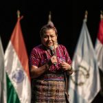 La Nobel de la Paz, la guatemalteca Rigoberta Menchu, habla este viernes en la XIX Cumbre Mundial de Premios Nobel por La Paz, en la ciudad de Monterrey (México). EFE/ Miguel Sierra