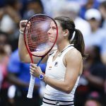 La estadounidense Emma Navarro doblegó este domingo a su compatriota Coco Gauff, y se enfrentará en cuartos de final del Abierto de Estados Unidos a la española Paula Badosa. EFE/EPA/JUSTIN LANE