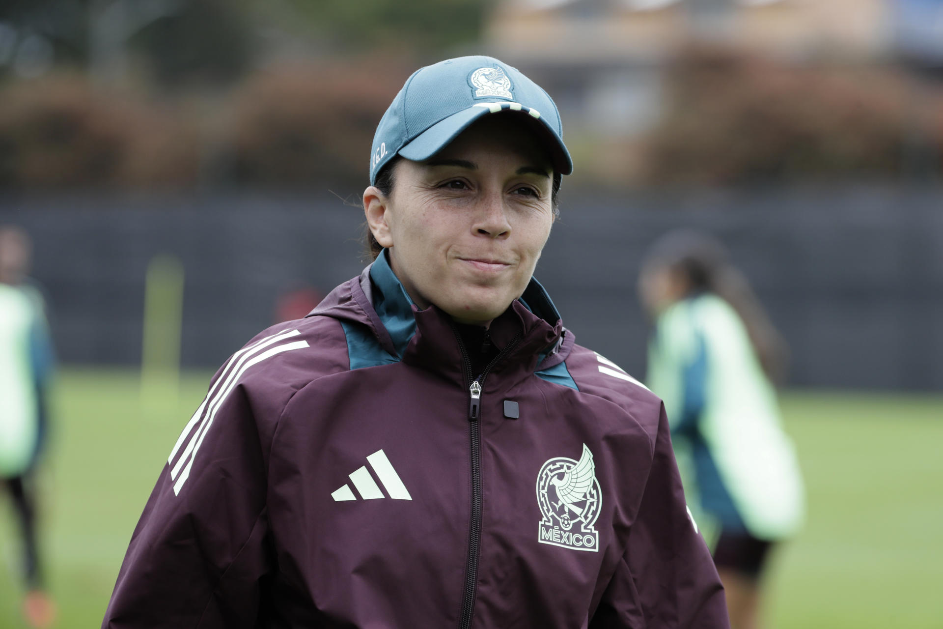 La directora técnica de México, Ana Galindo, participa en una jornada de entrenamiento este martes, en Bogotá (Colombia). EFE/ Carlos Ortega
