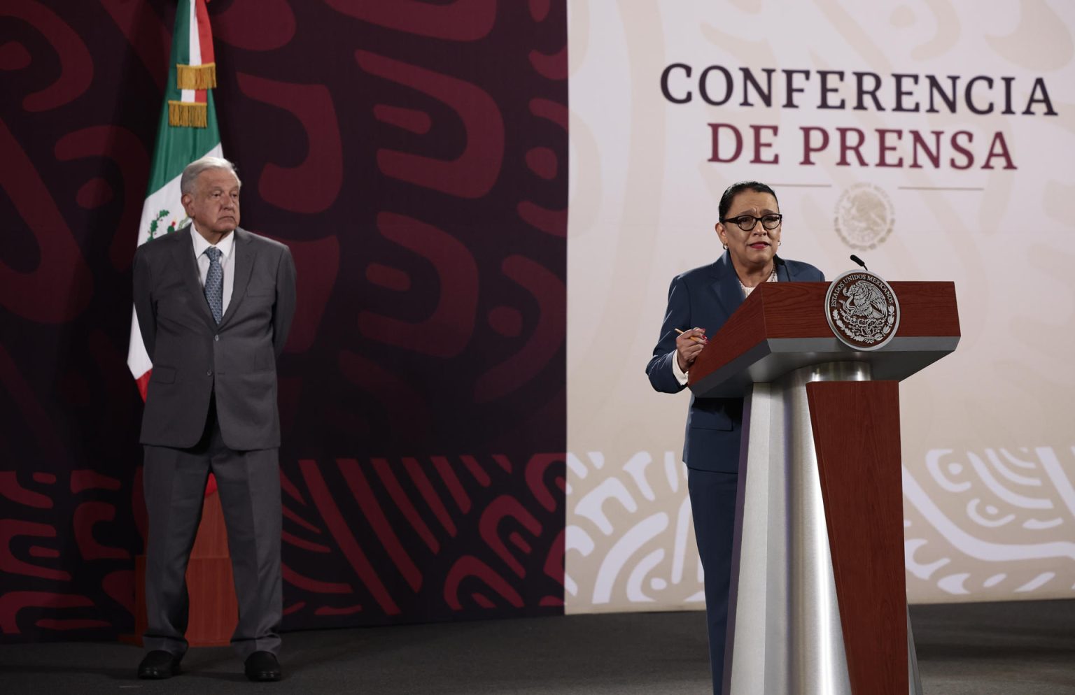 La secretaria de Seguridad y Protección Ciudadana, Rosa Icela Rodríguez, participa durante la conferencia de prensa matutina del presidente de México, Andrés Manuel López Obrador, este martes en Palacio Nacional de la Ciudad de México (México). EFE/José Méndez