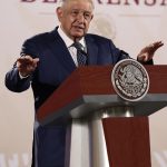 El presidente de México, Andrés Manuel López Obrador, participa este jueves, durante su conferencia de prensa matutina en Palacio Nacional de la Ciudad de México (México). EFE/ José Méndez