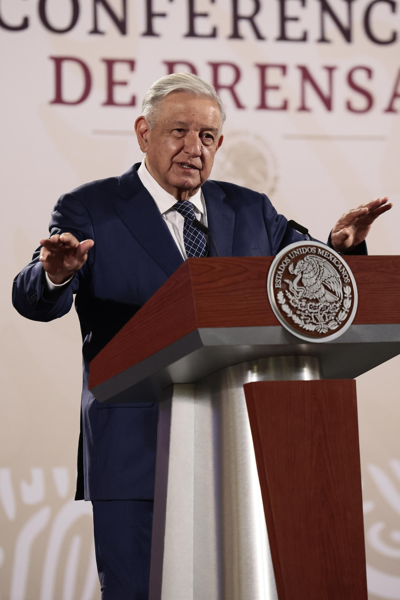 El presidente de México, Andrés Manuel López Obrador, participa este jueves, durante su conferencia de prensa matutina en Palacio Nacional de la Ciudad de México (México). EFE/ José Méndez