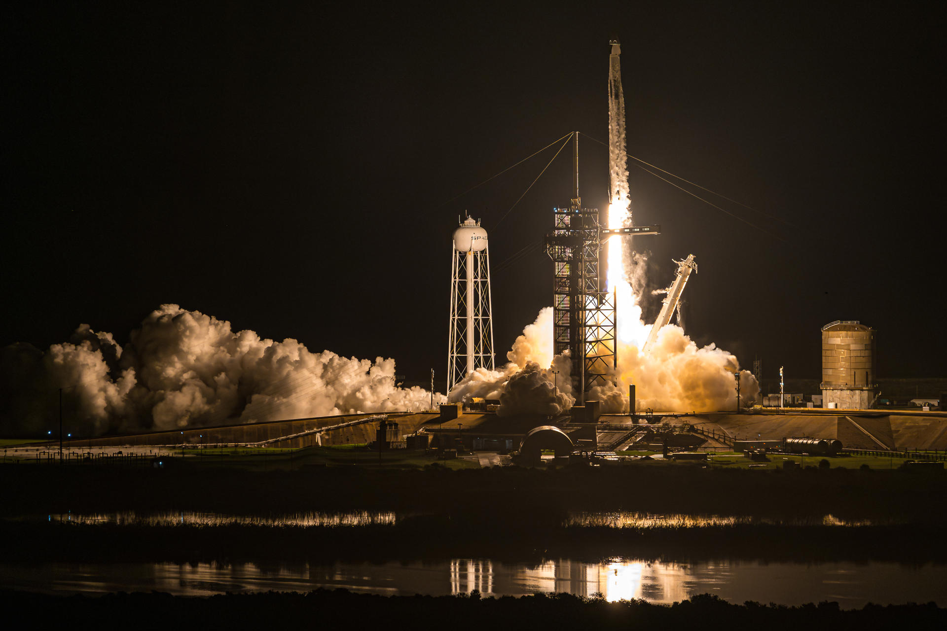 Uno de los astronautas de la misión Polaris Dawn, el multimillonario Jared Isaacman, acaba de emprender la primera caminata espacial privada de la historia al salir con éxito de la cápsula Dragon de Space X, situada a 700 kilómetros (435 millas) de la Tierra, a las 6.52 horas de la costa Este de Estados Unidos (10.52 GMT). EFE/ Polaris Program SOLO USO EDITORIAL/SOLO DISPONIBLE PARA ILUSTRAR LA NOTICIA QUE ACOMPAÑA (CRÉDITO OBLIGATORIO)
