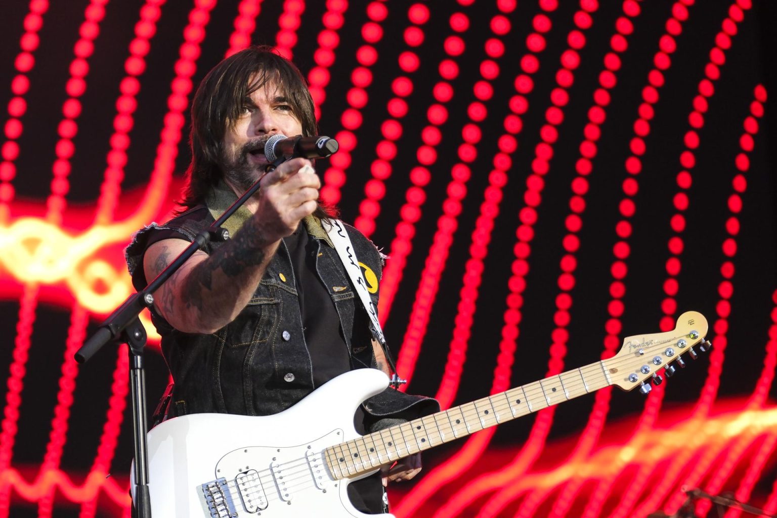 Fotografía de archivo del 05 de julio de 2024 del cantante colombiano Juanes durante un concierto en Las Palmas de Gran Canaria (España). EFE/Ángel Medina G.