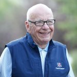 Fotografía de archivo donde aparece el magnate Rupert Murdoch, de 93 años, quien libra esta semana una hermética batalla judicial contra sus tres hijos por el futuro familiar. EFE/Andrew Gombert