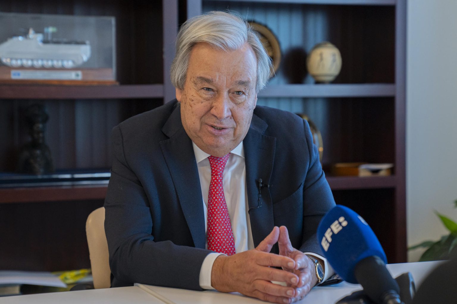 El secretario general de Naciones Unidas, António Guterres, habla durante una entrevista con EFE en la sede de la Organización de las Naciones Unidas en Nueva York (Estados Unidos).EFE/ Ángel Colmenares