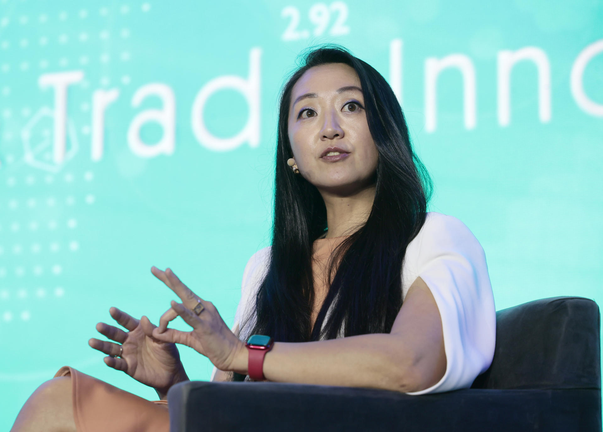 La experta en Inteligencia Artificial y socia en Kalei y Nahuel Ventures, Rebeca Hwang, habla durante la inauguración del 'TradeHub Customs & Trade Innovation Summit' este miércoles en Ciudad de México (México). EFE/José Méndez
