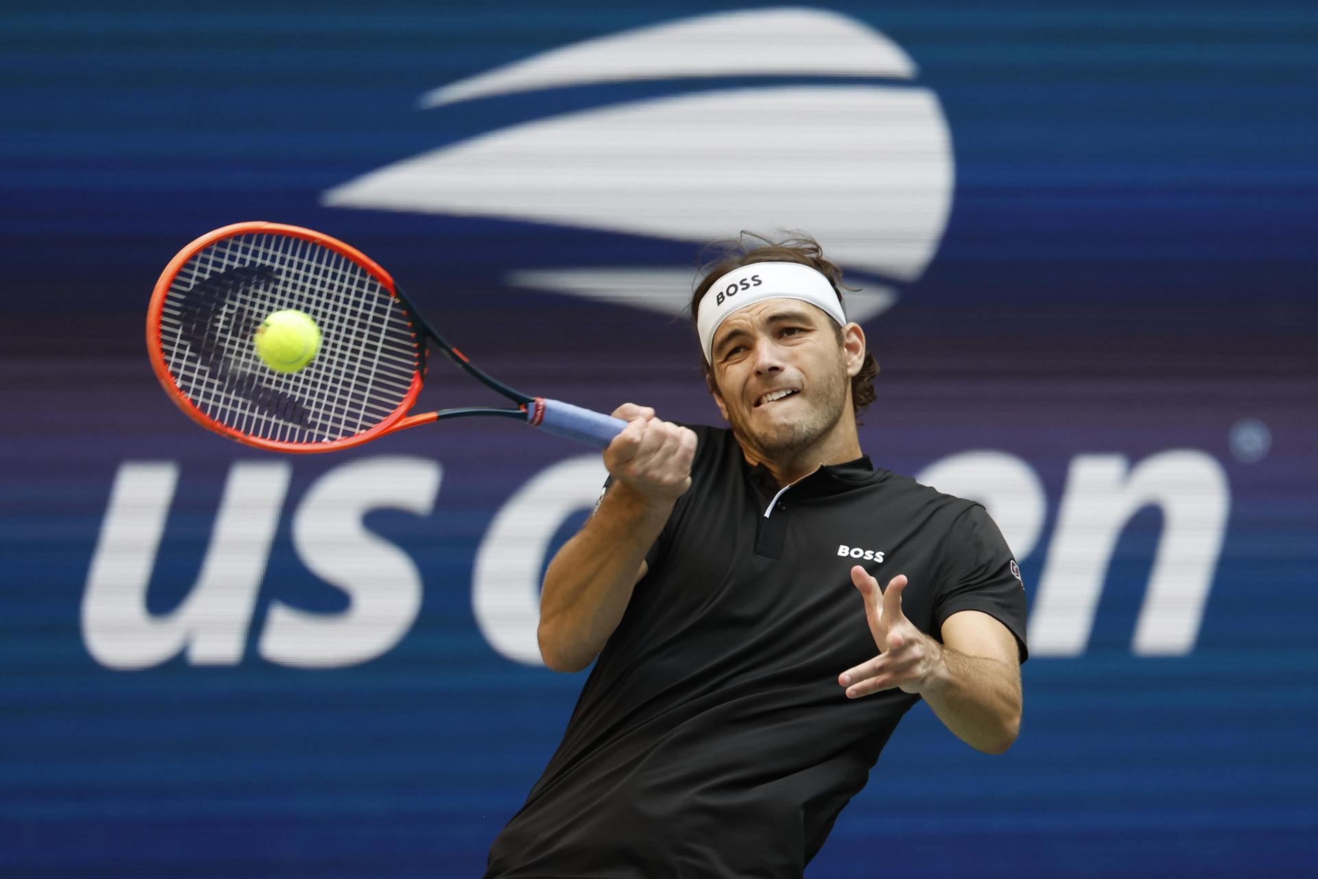 El estadounidense Taylor Fritz se clasificó este martes a las semifinales del Abierto de Estados Unidos. EFE/EPA/JOHN G. MABANGLO
