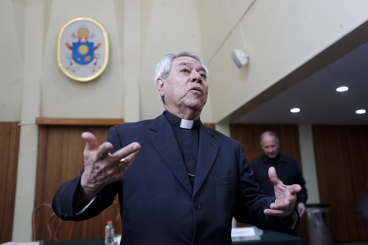 El responsable de la Dimensión Pastoral Educativa del Episcopado Mexicano, Alfonso Cortés Contreras, habla durante una rueda de prensa este martes, en la Ciudad de México (México). EFE/ Isaac Esquivel