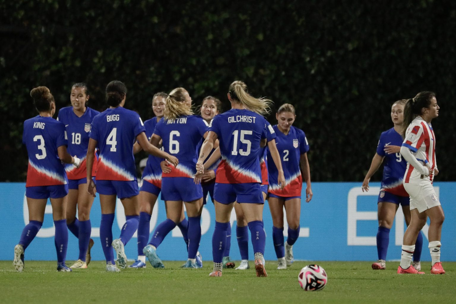 Jugadoras de Estados Unidos celebran un gol en un partido del grupo C de la Copa Mundial Femenina sub-20. EFE/ Carlos Ortega