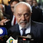 El presidente de Brasil, Luiz Inácio Lula da Silva habla este lunes con los medios de comunicación al término de una conferencia de prensa en Ciudad de México (México). EFE/Bienvenido Velasco