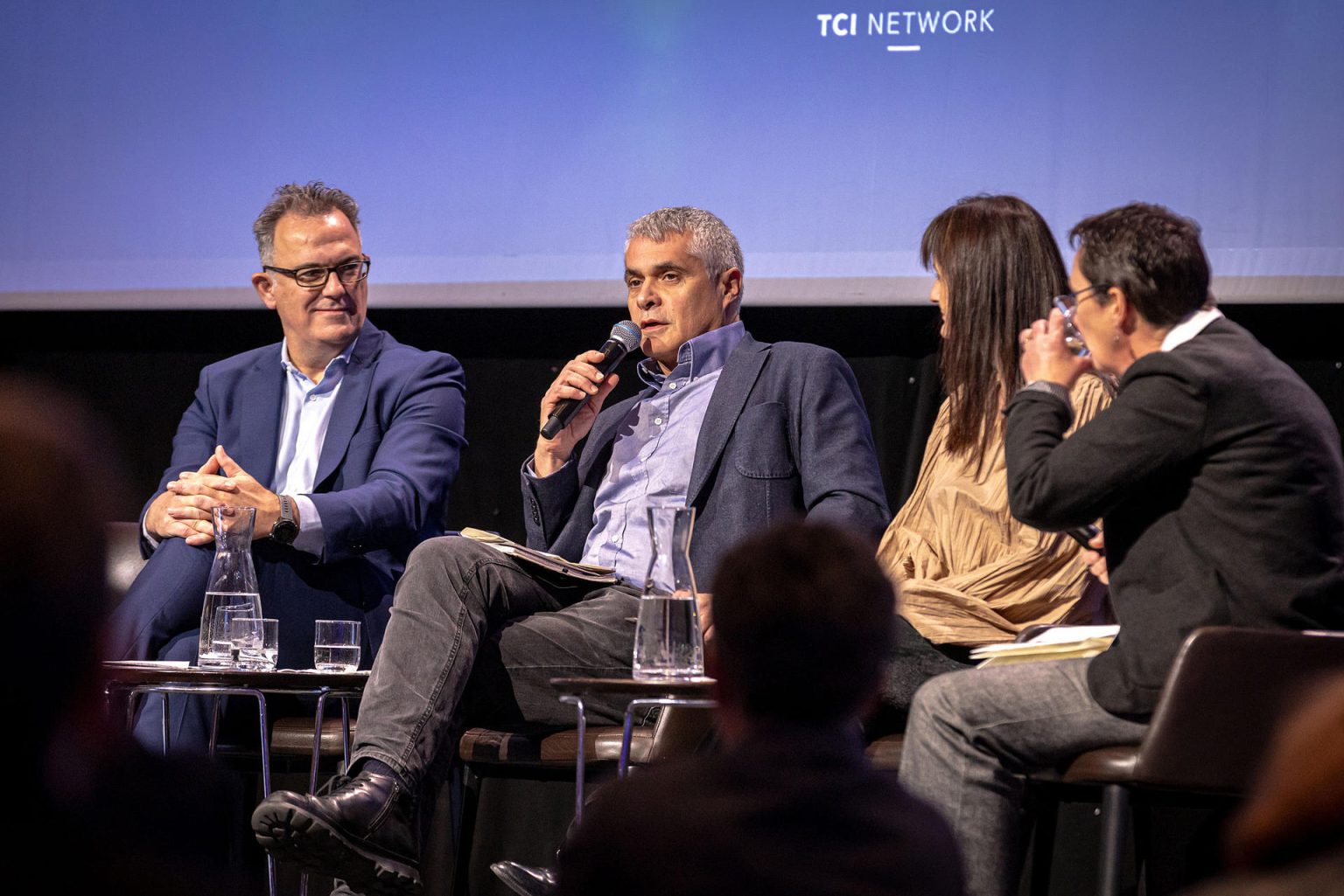 Fotografía cedida por TCI Network, de su fundador y expresidente, Alberto Pezzi (c) mientras habla durante una conferencia en Reikiavik, (Islandia). EFE/TCI Network /SOLO USO EDITORIAL/SOLO DISPONIBLE PARA ILUSTRAR LA NOTICIA QUE ACOMPAÑA (CRÉDITO OBLIGATORIO)