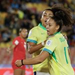 Amanda Allen (i) y Dudinha de Brasil celebran un gol en un partido del grupo B de la Copa Mundial Femenina sub-20. EFE/ Mauricio Dueñas Castañeda