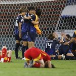 La decepción de las jugadoras españolas contrasta con la alegría de las japonesas que ganaron por 1-0 el partido de cuartos de final del Mundial Femenino sub-20. EFE/ Luis Eduardo Noriega Arboleda