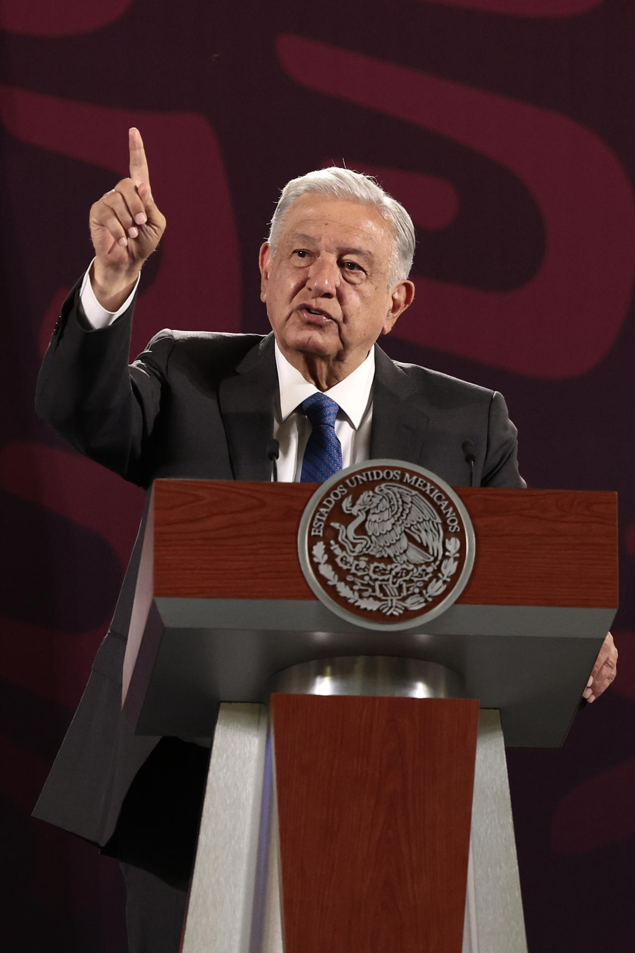 El presidente de México, Andrés Manuel López Obrador, participa durante su conferencia de prensa matutina este viernes en Palacio Nacional de la Ciudad de México (México). EFE/ José Méndez
