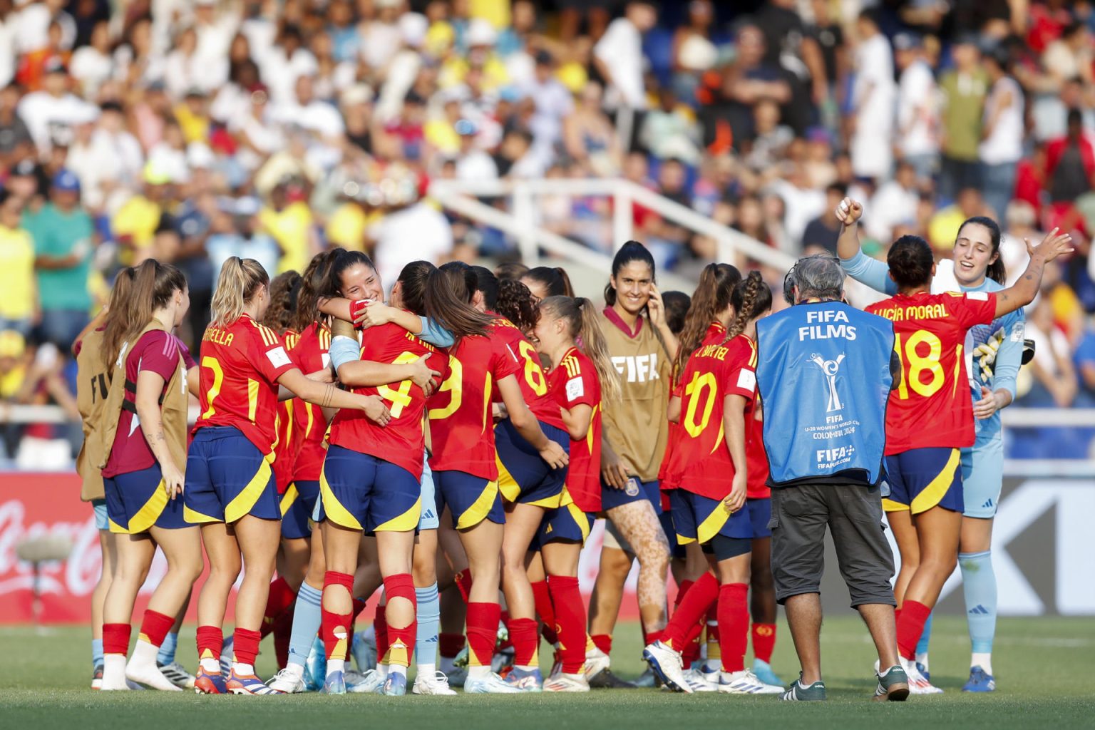 Fotografía tomada el 1 de septiembre 2024 a las jugadoras de la selección sub-20 de España tras su debut triunfal en el Mundial de la categoría que se disputa en Colombia, y que este miércoles saldrá por otro triunfo en la ciudad de Cali para anticipar su paso a los octavos de final. EFE/ Ernesto Guzmán Jr.