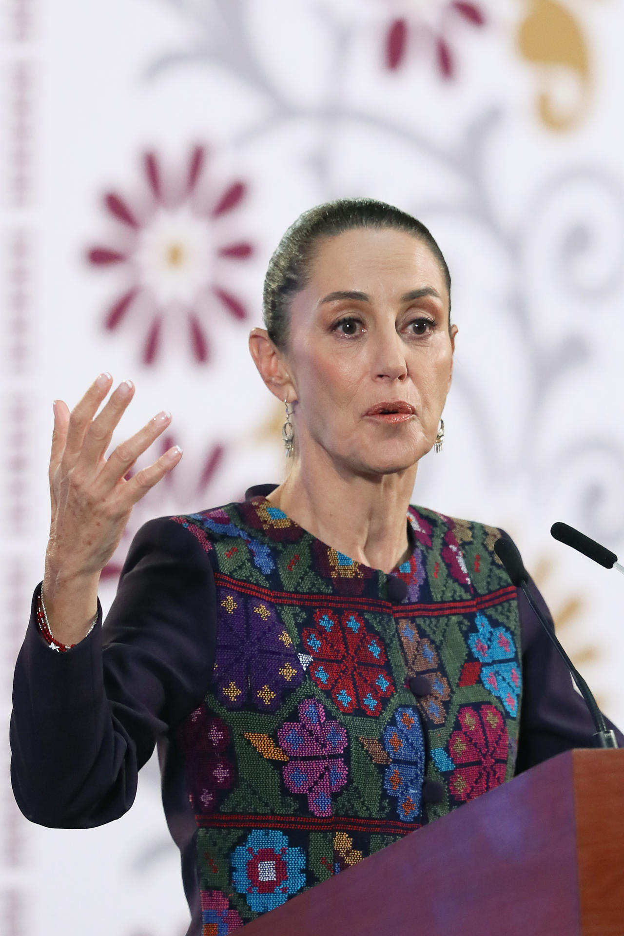 La presidenta de México Claudia Sheinbaum, participa este jueves en una rueda de prensa en Palacio Nacional, en la Ciudad de México (México). EFE/ Mario Guzmán
